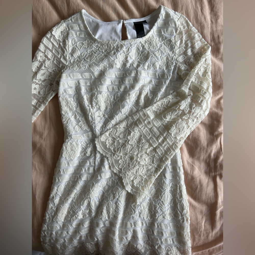 White lace long sleeve dress